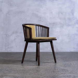 Accent Chair Classic Wooden Back – Timeless & Elegant Seating
